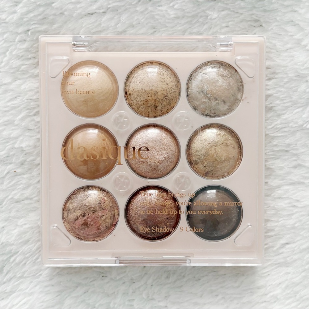 Korean Kbeauty Dasique 9 Pan Multi-textured Eyeshadow Palette #21 Almond Vanilla